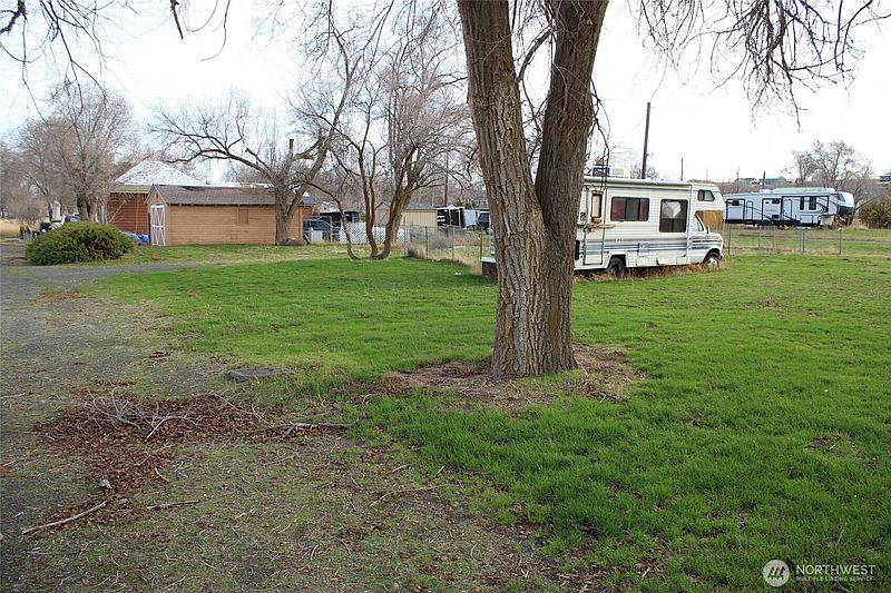 3rd image of 313 E Main