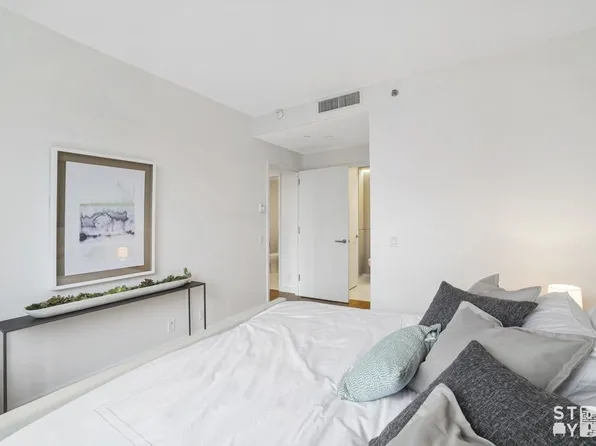 194 21st Street image 12 of 23