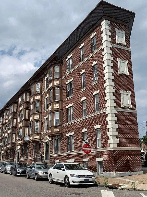 3 bed, 1400 sqft, $1,795 — Photo 1