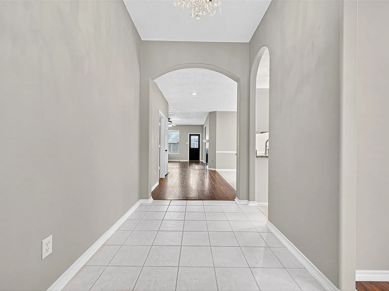 3 bed, 2.0 bath, 1835 sqft, $2,400 — Photo 3