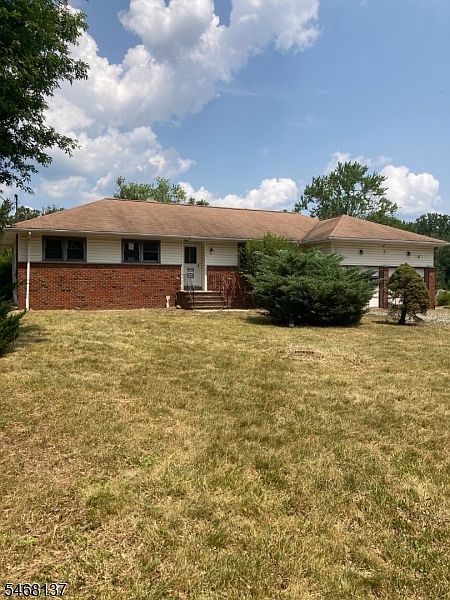 1st image of 11 Lower Oak Grove Rd