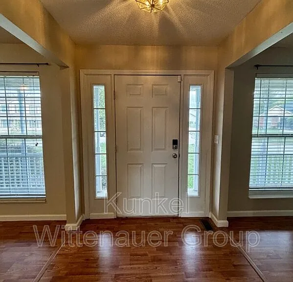 720 Cedar Mill Dr — Photo 2