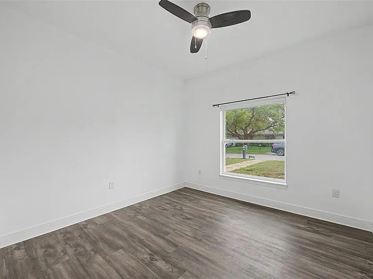 606 Royal Crest Dr — Photo 20