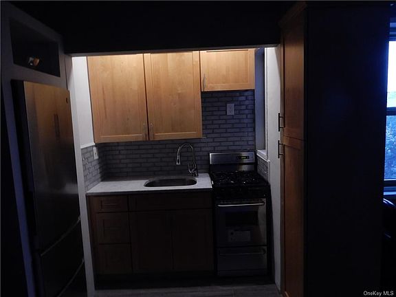 4th image of 1010 Sherman Ave APT 3E