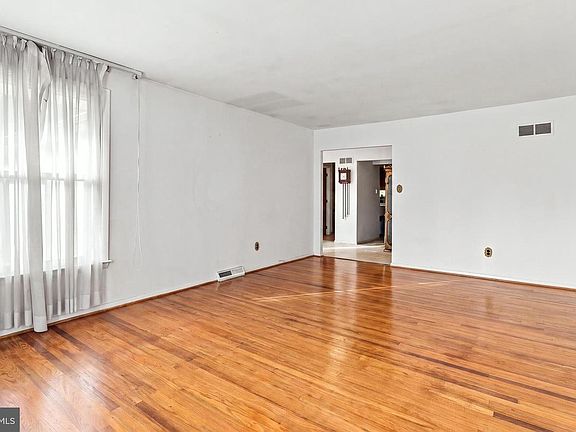 5th image of 1100 Linda Rd
