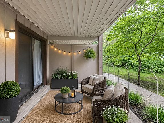 3rd image of 5816 Royal Ridge Dr Unit L