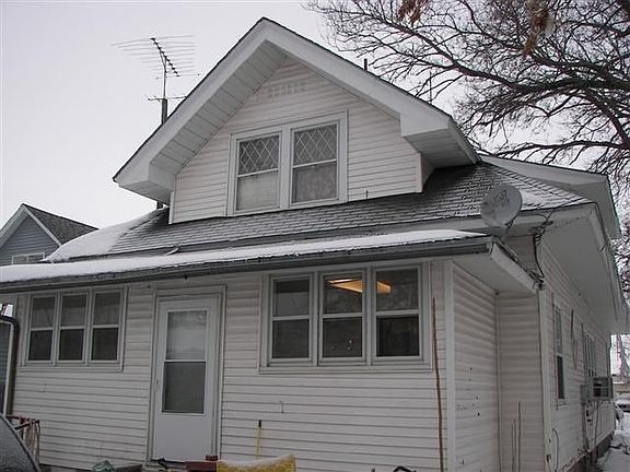 5th image of 111 E 10th St