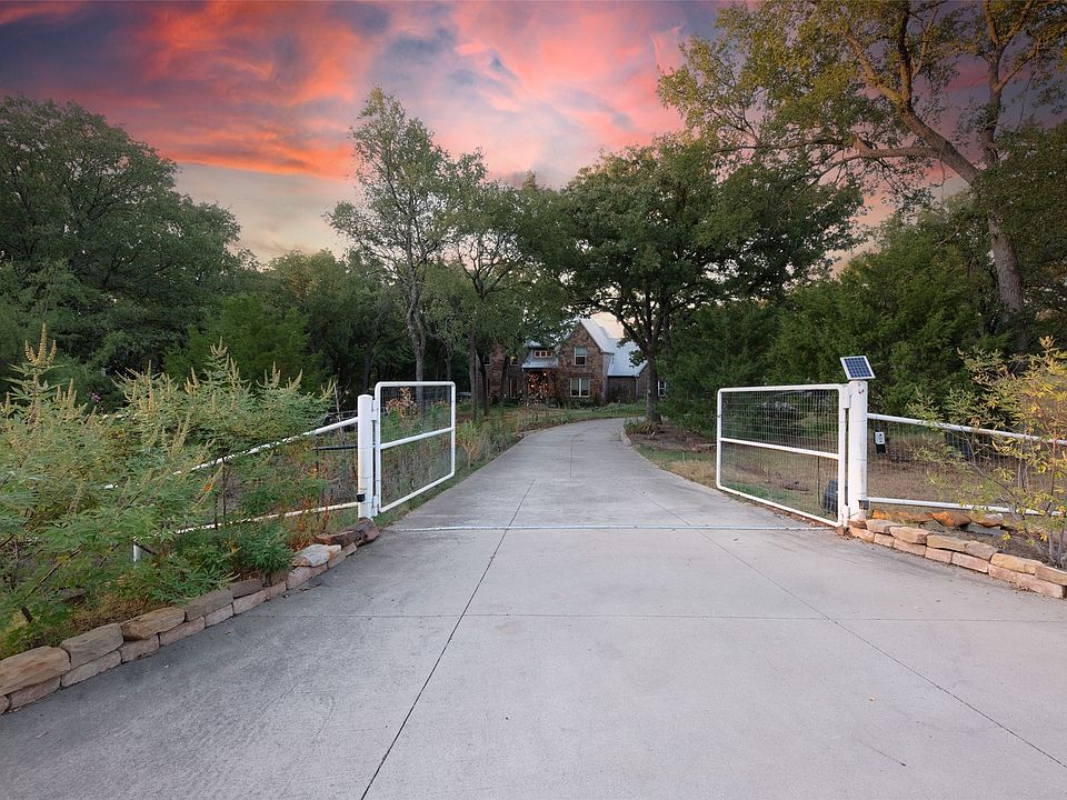 1st image of 760 Amber Ln