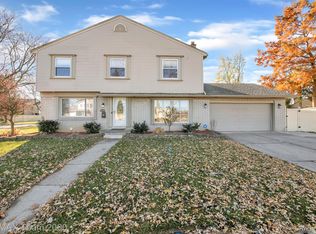 26175 Wilson Dr, Dearborn Heights, MI 48127