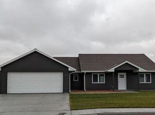 703 E 19th St, Cozad, NE 69130