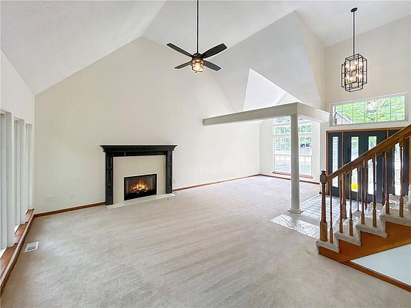4th image of 5642 N Ames Ave
