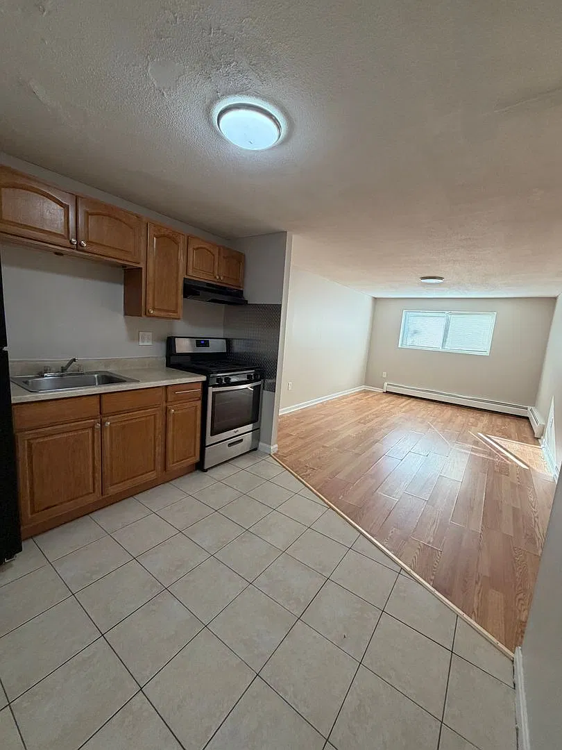 Willard Street Apartments offers the perfect location, with easy access to all major Highways 495... — Photo 2