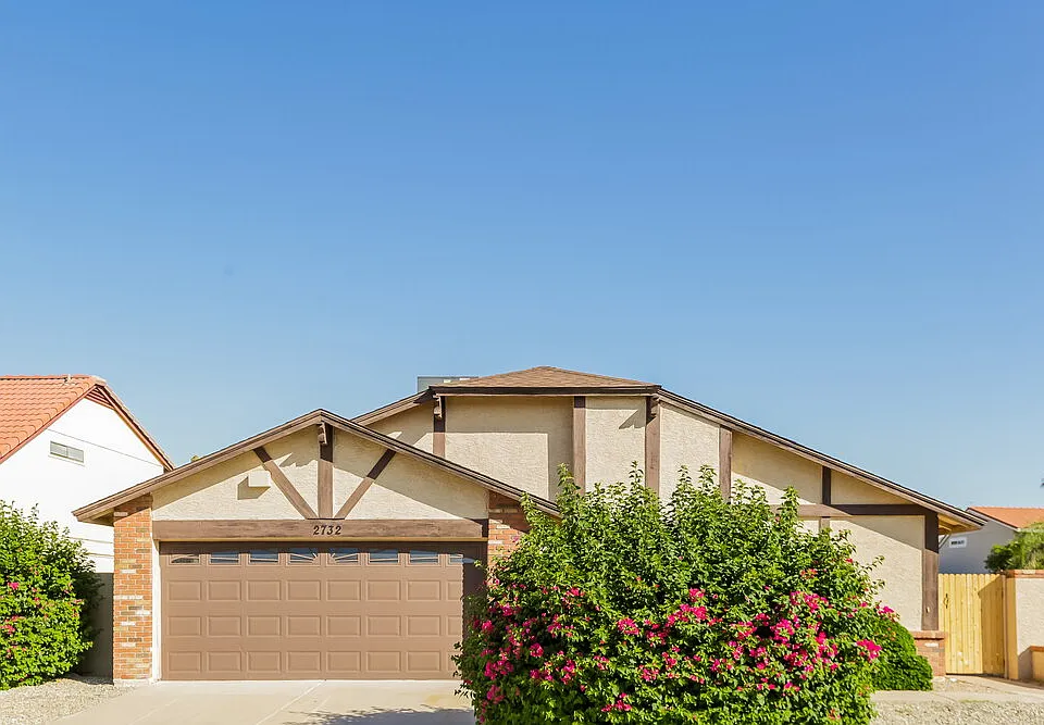 2732 W Gila Ln