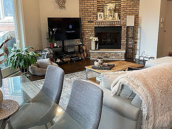 5th image of 1003 N Damen Ave #1