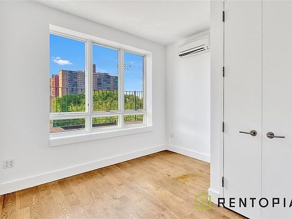 3rd image of 85 Montrose Ave #2Q