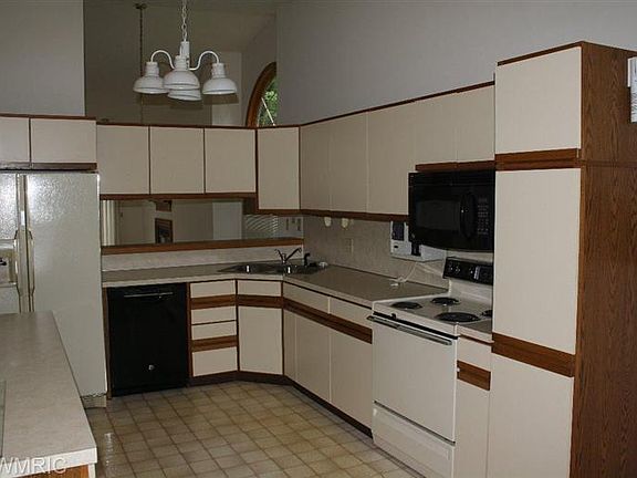 4th image of 2401 Wildemere St