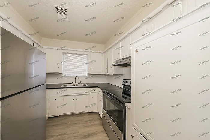 3 bed, 1.0 bath, 1277 sqft, $1,365 — Photo 4