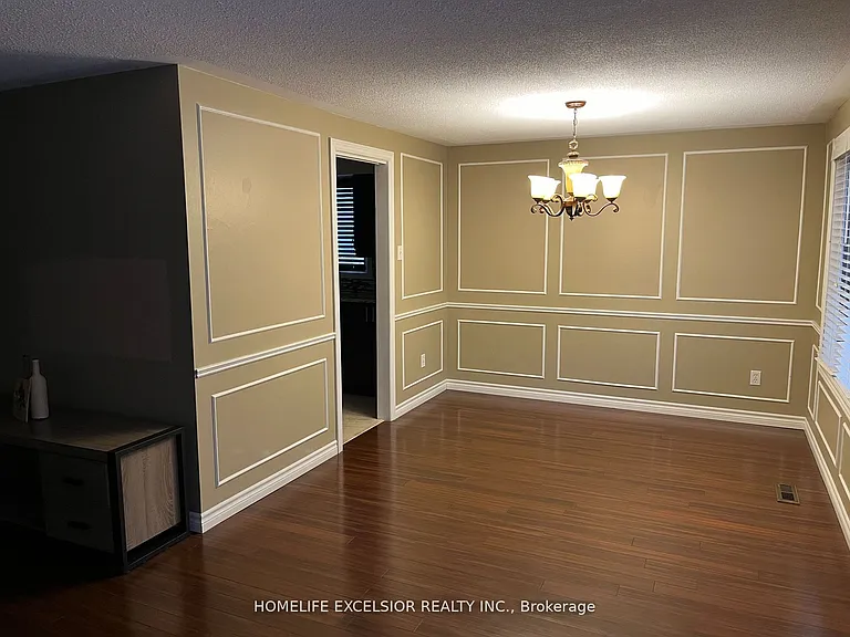 175 Edgehill Cres — Photo 8