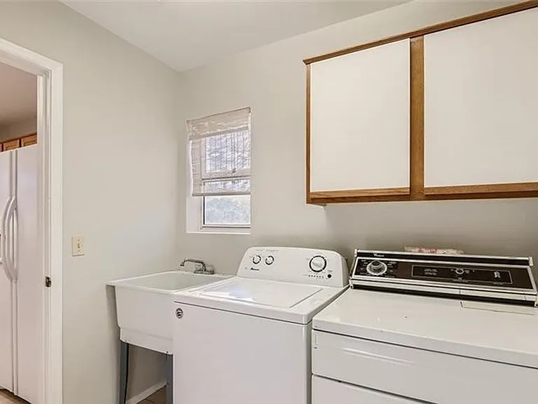 8729 Pennystone Ave — Photo 21