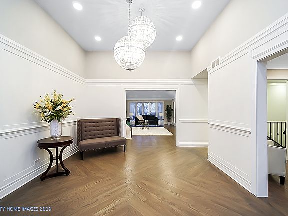 4th image of 1015 Crofton Ct