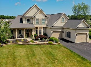 26 Timber Oak Cir, Rochester, NY 14626