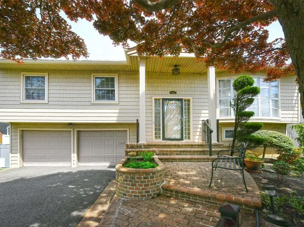 3005 Clubhouse Road, Merrick, NY 11566