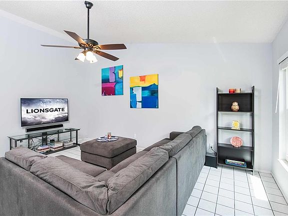 5th image of 1027 Wainright Dr