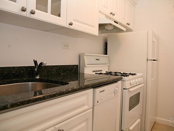 4th image of 201 E 19th St APT 15F