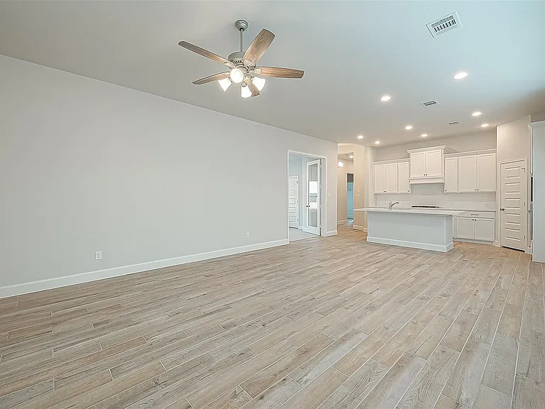 213 McCrea Ct — Photo 12