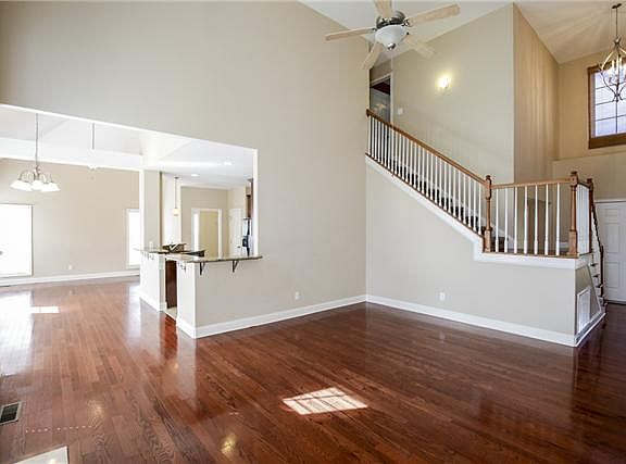 3rd image of 401 Chris Dr