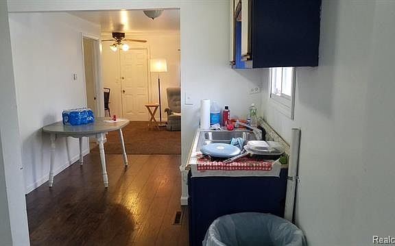 5th image of 1047 W McLean Ave