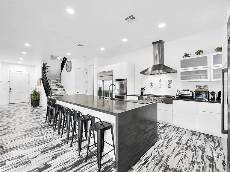 233 Castellari Dr — Photo 3