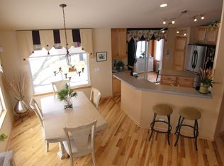 1233 E Oakwood Dr, Fox Lake, IL 60020