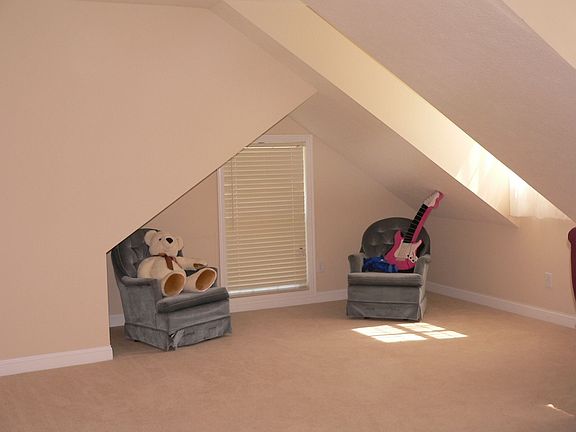 Bonus room possible 4th bedroom