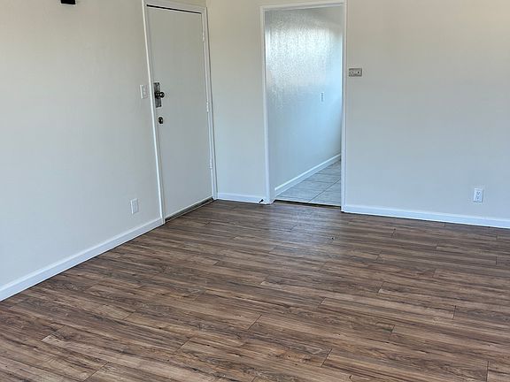 4th image of 1115 W 111th St #4