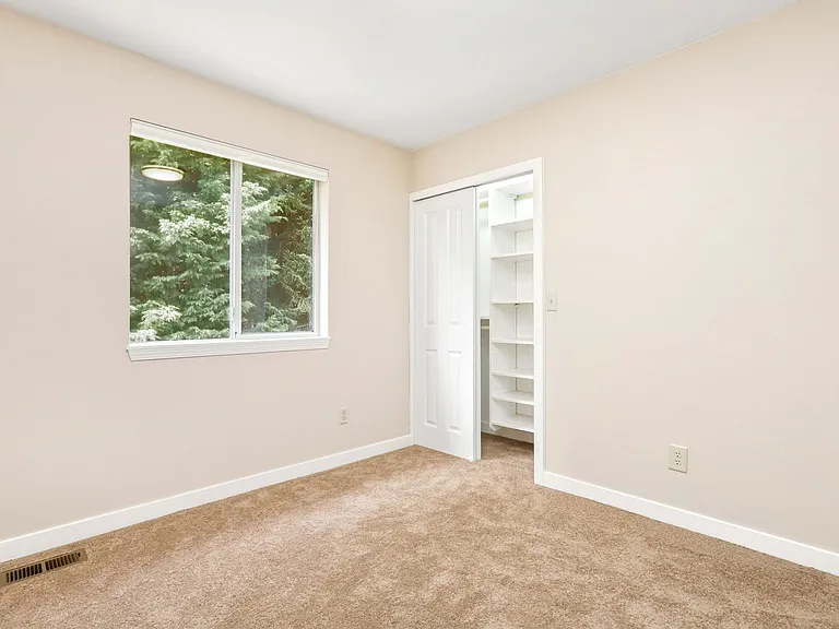 2535 Jones Ave NE — Photo 7
