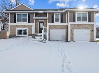 709 E 18th St, Kearney, MO 64060