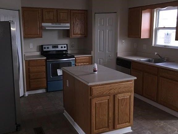 2nd image of 5264 Gobel Dr