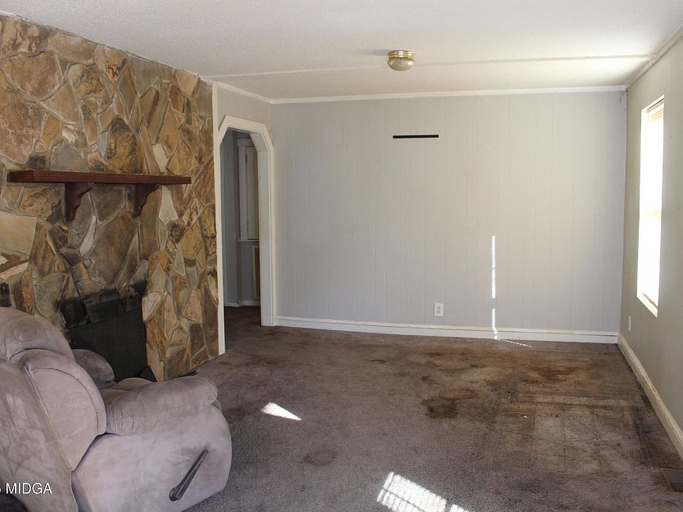 2nd image of 207 Arnold Blvd