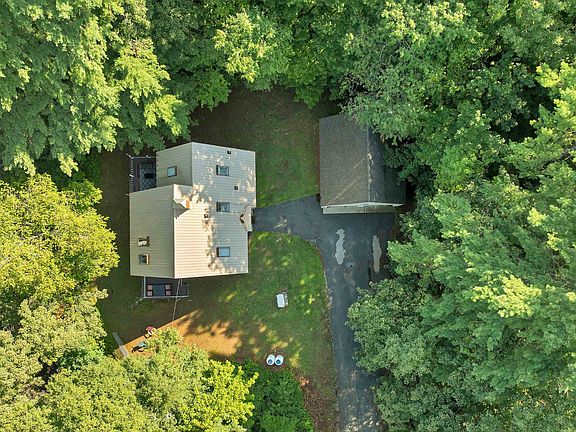 3rd image of 10 Lakeview Drive