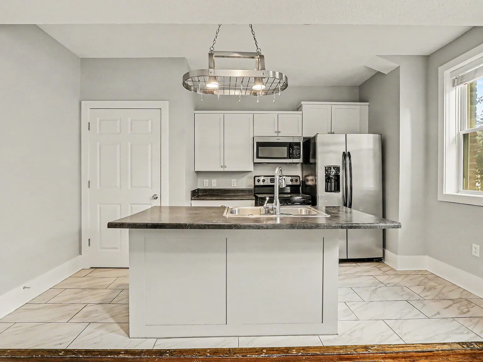 1 bed, 747 sqft, $1,095 — Photo 2