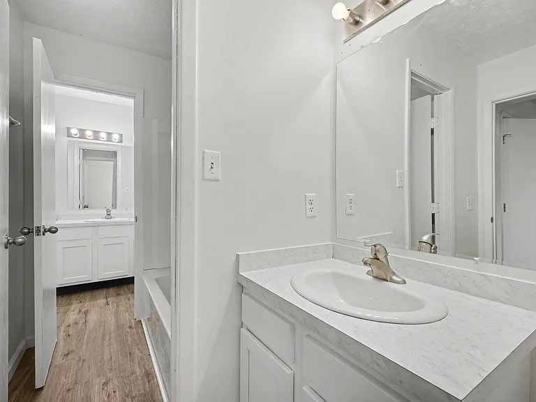 7711 Brams Hill Dr — Photo 8