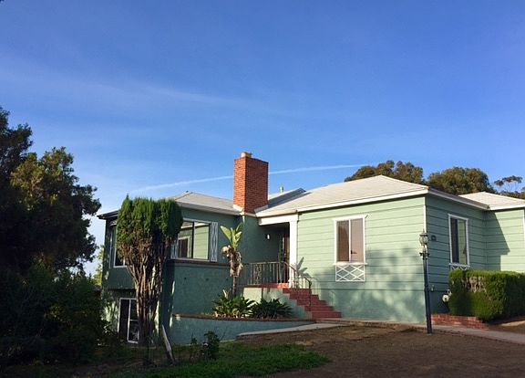 2nd image of 935 E 12th St