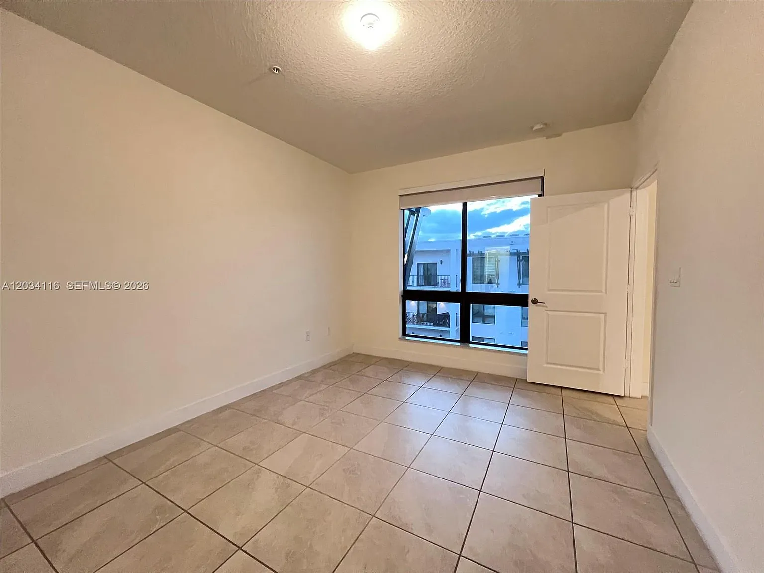 3 bed, 1120 sqft, $3,100 — Photo 3