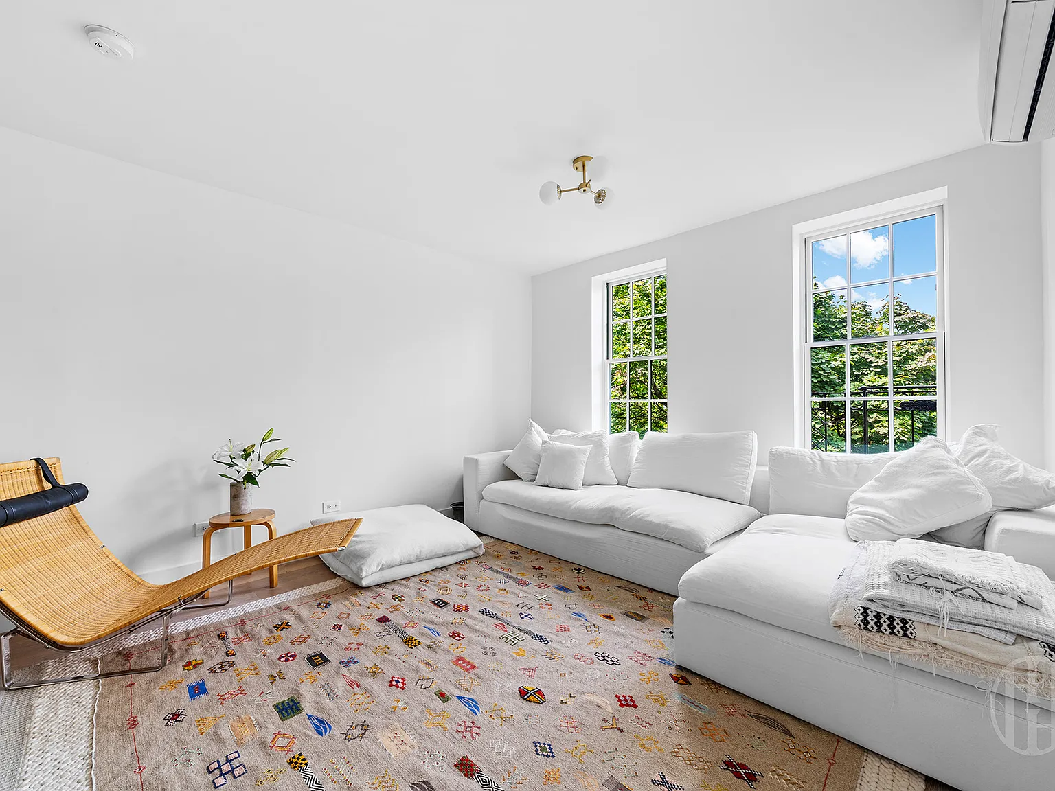 16 Monroe Place — Photo 1