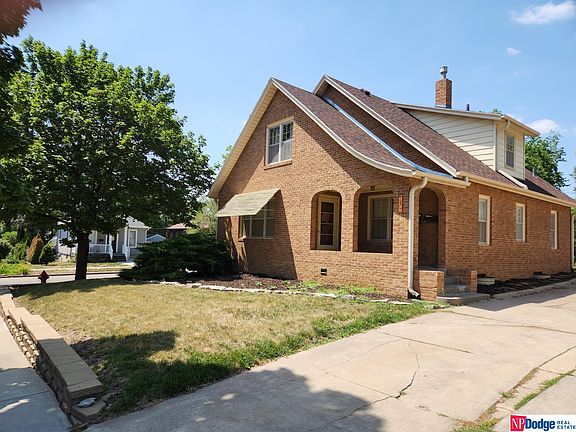 3rd image of 1402 Dakota St
