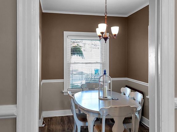 5th image of 207 E Sherrod Ave