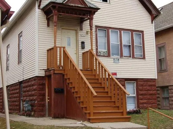 2363 S 9th St, Milwaukee, WI 53215