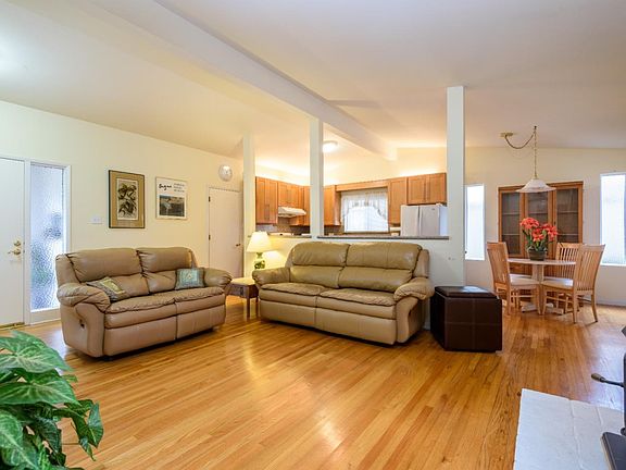 4th image of 3090 College Dr