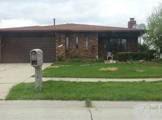 3077 Elmcrest Rd, Sterling Heights, MI 48310
